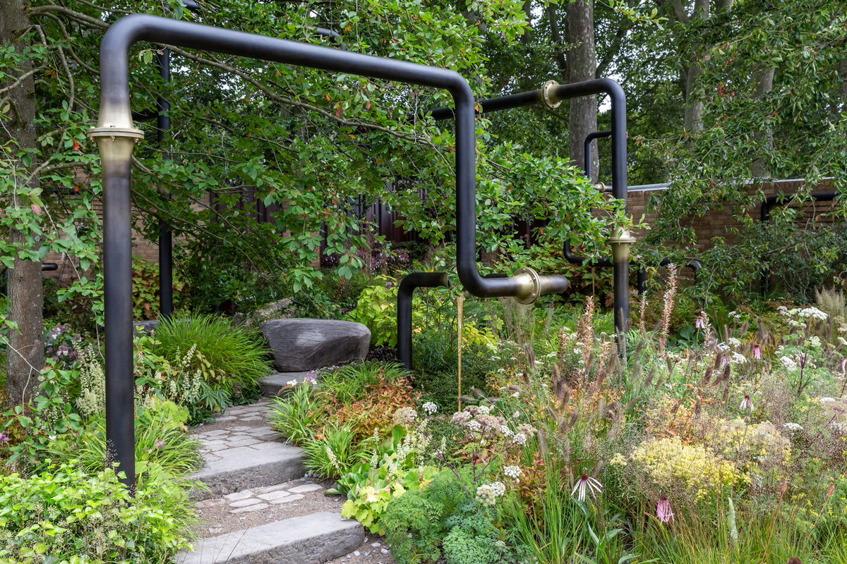 ElliottWood_'s tweet photo. A gold medal for our #ChelseaFlowerShow project! The M&amp;G Garden designed by @HarrisBugg is a pocket park - a shared haven of natural beauty for the busy urban environment.

Congrats to the team @MandGInsights @McmullanStudio @crocusCoUk 🙌

Read more: https://t.co/7eTTxHmuAB https://t.co/2vs96wQH78