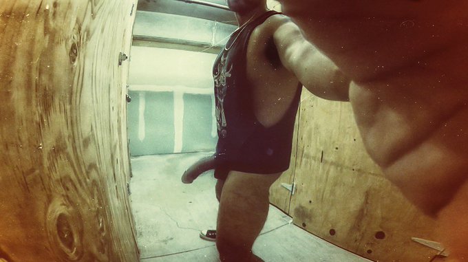 Can&rsquo;t keep pants on. Too horny.  https://t.co/x2VcI3ZtYU https://t.co/jNpjz6qsgL