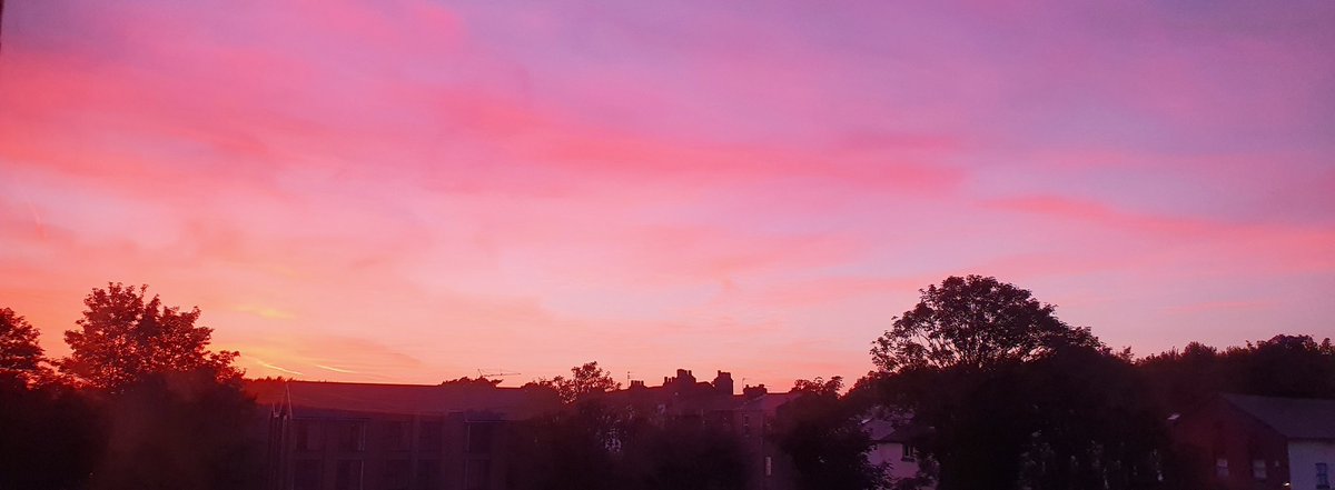 Goodbye summer 😔 The last official summer sunset last night over #Liverpool was so beautiful 😍 #sunset #endofsummer #helloautumn #September
@CloudAppSoc @ThePhotoHour @StormHour @angiesliverpool @liverpoolweath @BBCWthrWatchers