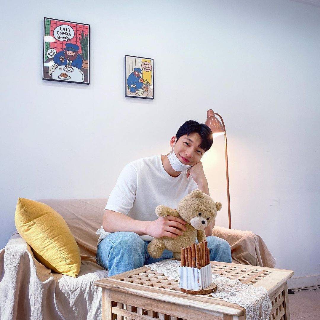 wihajunth's tweet photo. (🎮) ประวัติและผลงาน " วีฮาจุน "
Name : วีฮาจุน (WIHAJUN)
Birthday : 5/8/1991 (30)
Height &amp; Weight : 180cm / 68kg
Blood type : B
ผลงานที่โดดเด่น : Romace is a Bonus Book (2019)
18 again (2020)
Midnight (2021)
Squid game (2021)

IG : wi__wi__wi

#위하준 #WIHAJUN #WIHAJOON
#วีฮาจุน https://t.co/M9X7NASCB0
