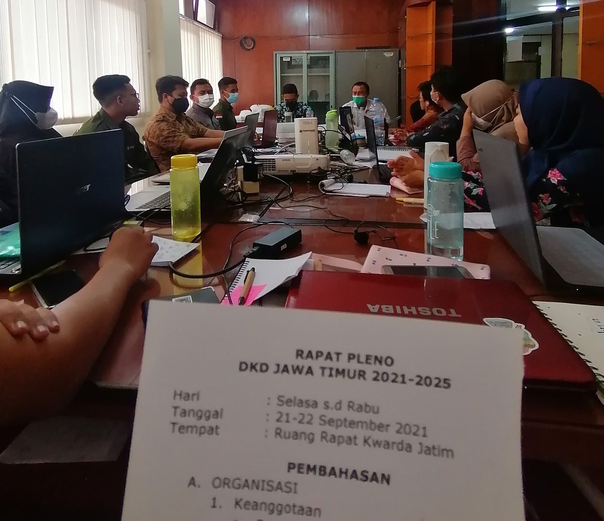 Hai guys!

Siang ini DKD Jawa Timur sedang melangsungkan Pleno hari kedua.
Bakal banyak pembahasan seru nihh untuk program-program kedepannya.

Nantikan yaa!