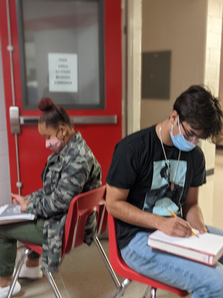 MetzgerMrs's tweet photo. Standard 2: Communication
Students have to use their communication skills to relay a message to their partner! How did their drawings turn out!?!
#GIpride #NCHSE #AESeducation #HealthScience https://t.co/1zU54mFfXe