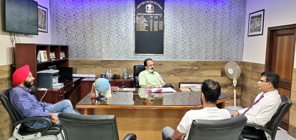 ioclpunjab's tweet photo. To Promote campaign #SaveTheRhino, Sh. Sujoy Choudhury, ED&SH,PSO interacts with Sh. Naresh Mahajan, IFS, Field Director #Chhatbir zoo, Department of Forests &Wildlife Preservation for joint efforts on protection of these endangered wild creature.
#IndianOilRhino https://t.co/Vl4ORjZzHA