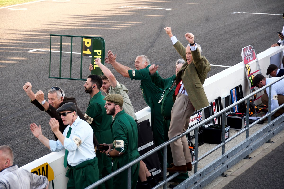 A picture is worth a thousand words... #teamspirit #goodwoodrevival 🙌