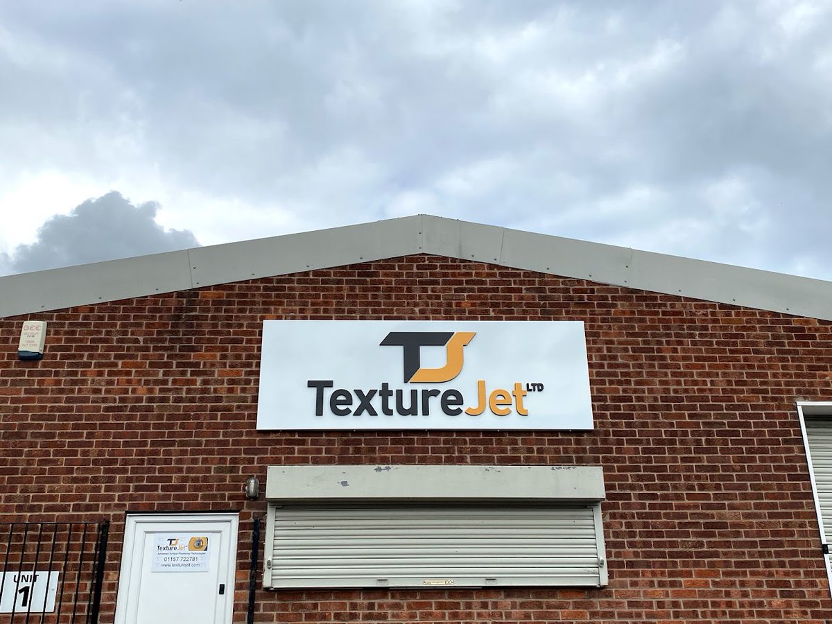 TextureJet has moved! We have moved to a new 4500sqft facility in Bulwell, Notts. After outgrowing our previous 1000sqft facility within 18 months, we now have increased both operations and office spaces to support our long-term growth.
#surfacefinishing #highvaluemanufacturing