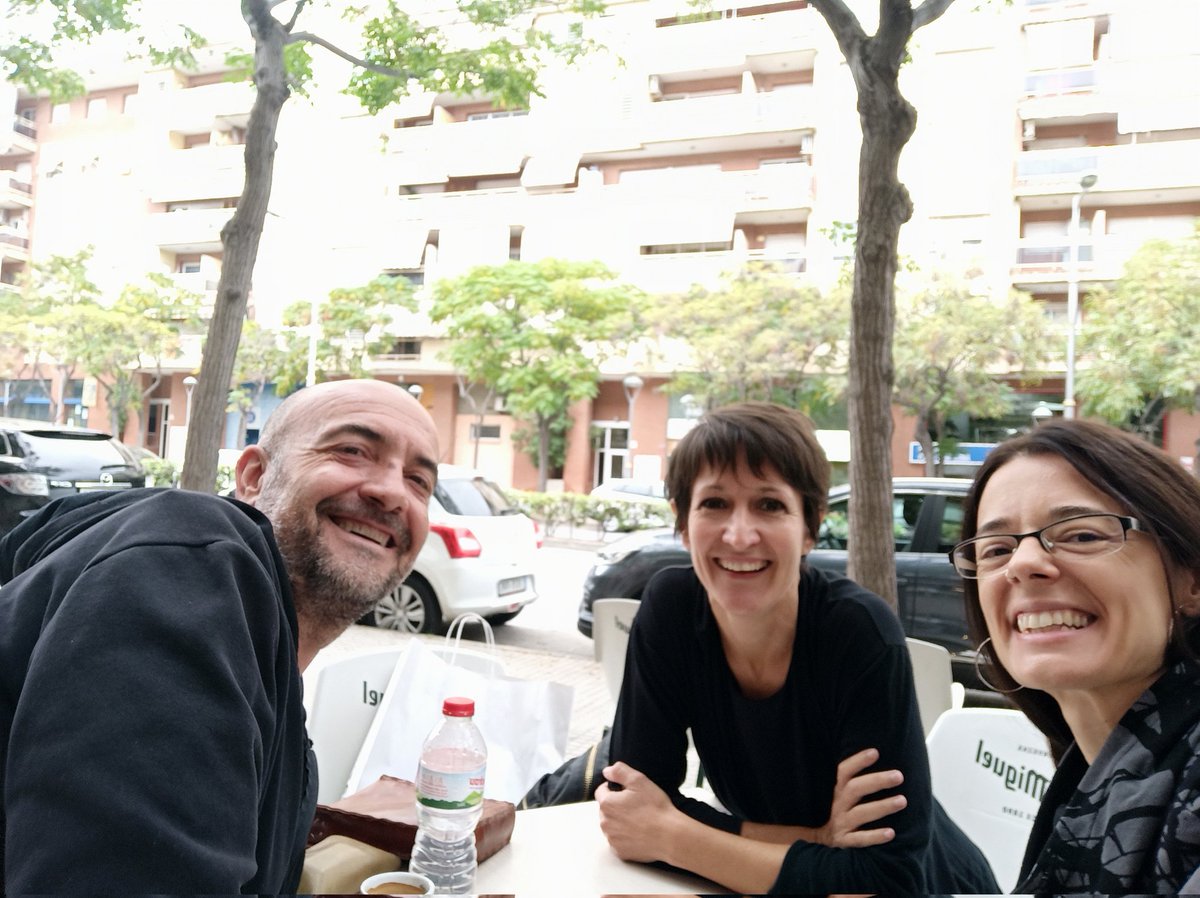 karmeyeste's tweet photo. Comencen els Paleocafes!!! #nonstop #scienceclub #iphesalsbarris #cienciaxtothom #passioxeducacio @maite_novo https://t.co/WefrjyBiDw