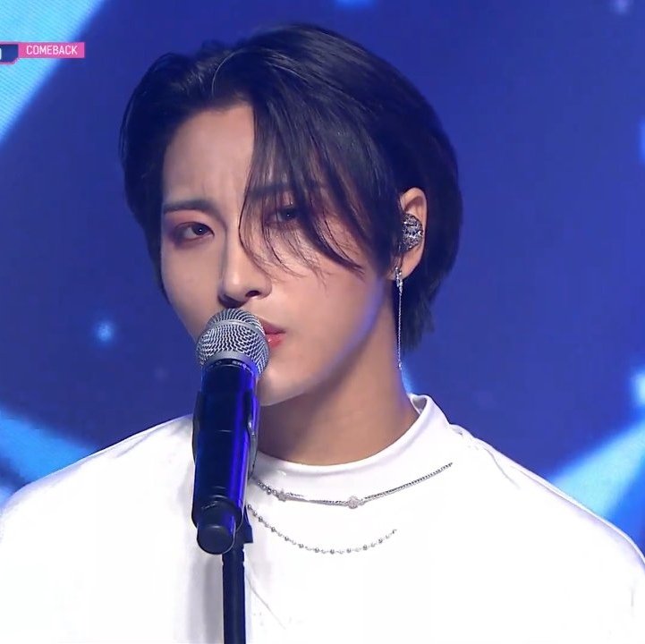 pseonghwapics's tweet photo. seonghwa is definitely the most beautiful man on earth https://t.co/1CqgUknzHz