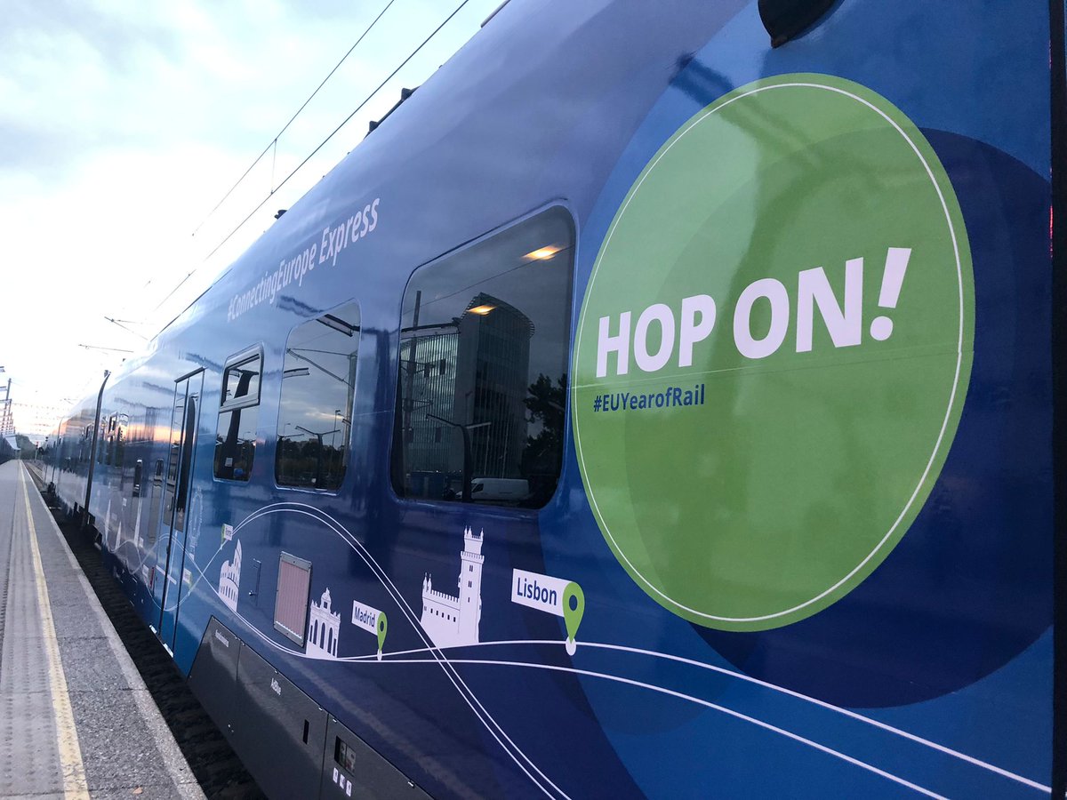 Transport_EU's tweet photo. #ConnectingEurope Express Day 2⃣1⃣

2 trains en route!

Baltic train: Vilnius - Kaunas 🇱🇹
Standard train: Białystok - Kaunas - Kraków 🇵🇱🇱🇹

Meet both 🚉 in Kaunas - 14.00-18.00 - visit our expo &amp; activities incl. for EU Capital of Culture #kaunas2022 https://t.co/91C2FVeBsj https://t.co/SPENC4Xr5G