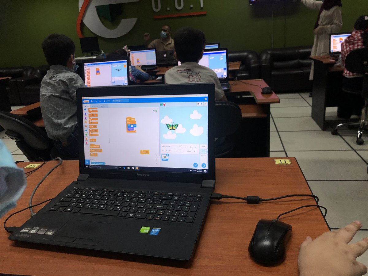 Coding4KidsIRAQ's tweet image. Second day of @scratch workshop with #mycodeclub coders 🌸 in #university of technology @GDGBaghdad