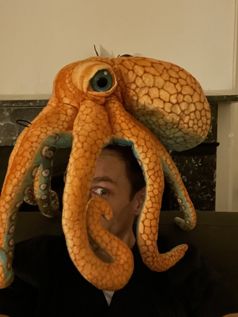 OtterTbc's tweet photo. Aski bought me an Octopoose to go with my feeesh https://t.co/9Jbyq8usce