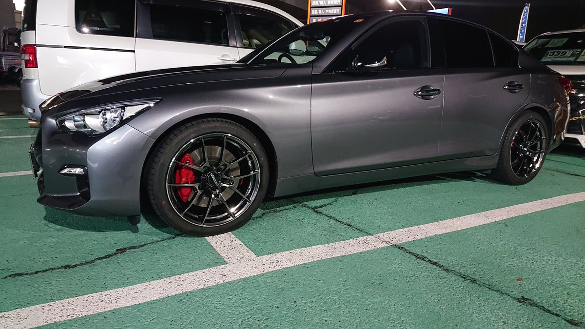 chiron400R's tweet photo. 取り付け完了
純正空気圧センサーも移植完了！
8.5J19インチオフセット38です
かっこいいです🤭

#400R 
#G025 https://t.co/beERXyNjg0