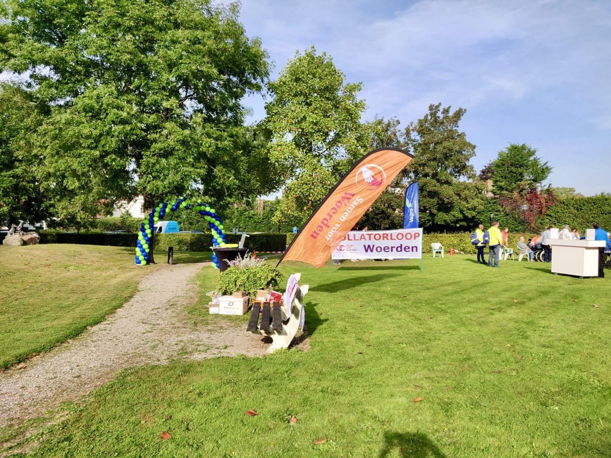 Wat een gezelligheid bij de Thuisbus bij de Rollatorloop bij Weddensteyn! Fanatiek racen de ouderen met rollator voor de 1e plek 💪🏻👵🏻👨🏽‍🦳 Lekker in het zonnetje 😃☀️ <a href="/SamenvrWoerden/">Samen voor Betrokken Ondernemen Woerden</a>