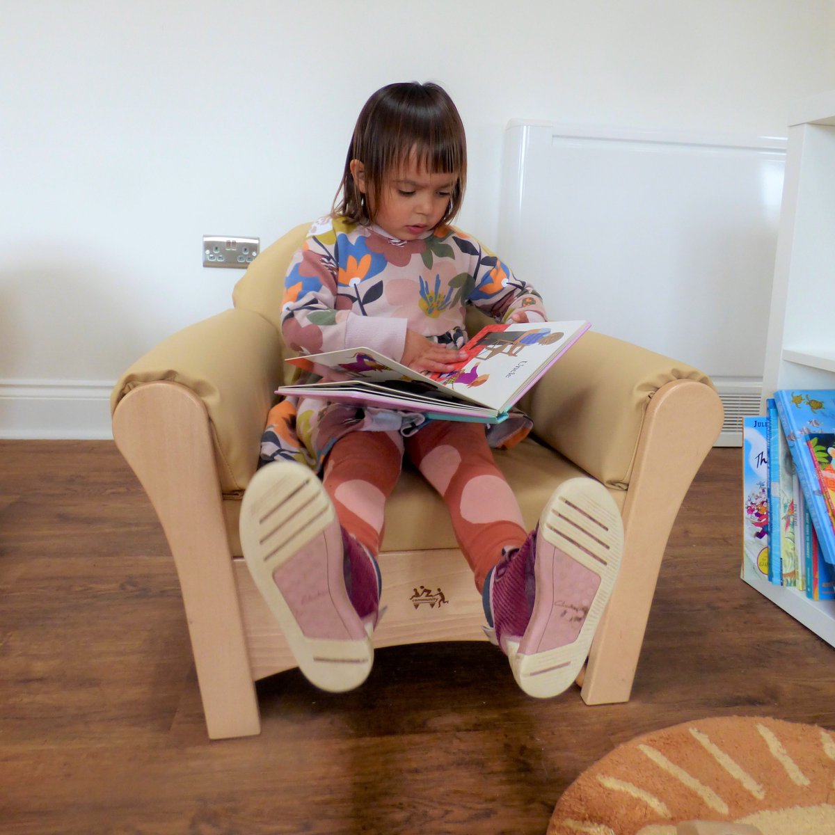 pumpkinpnursery's tweet photo. Wednesdays were made for curling up in our @community_play chairs with a good book! 📚🪑
#pumpkinpatchnursery #reading #books #earlyyears #earlyyearsbooks #earlyreading #brightonandhove #humpday #education #literature #wednesdaywins #childrensbooks #childrensreading https://t.co/ippNyRe7Ey