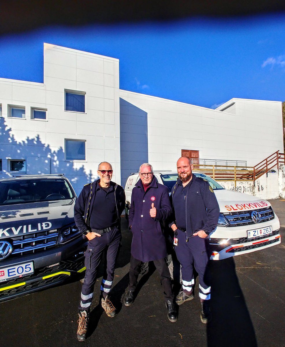 Mættur í Neskaupstað á kosningafund. #xs 
Góðar móttökur hjá slökkviliðinu. Bæði slökkviliðsstjóri og vara slökkviðsliðsstjóri 😎