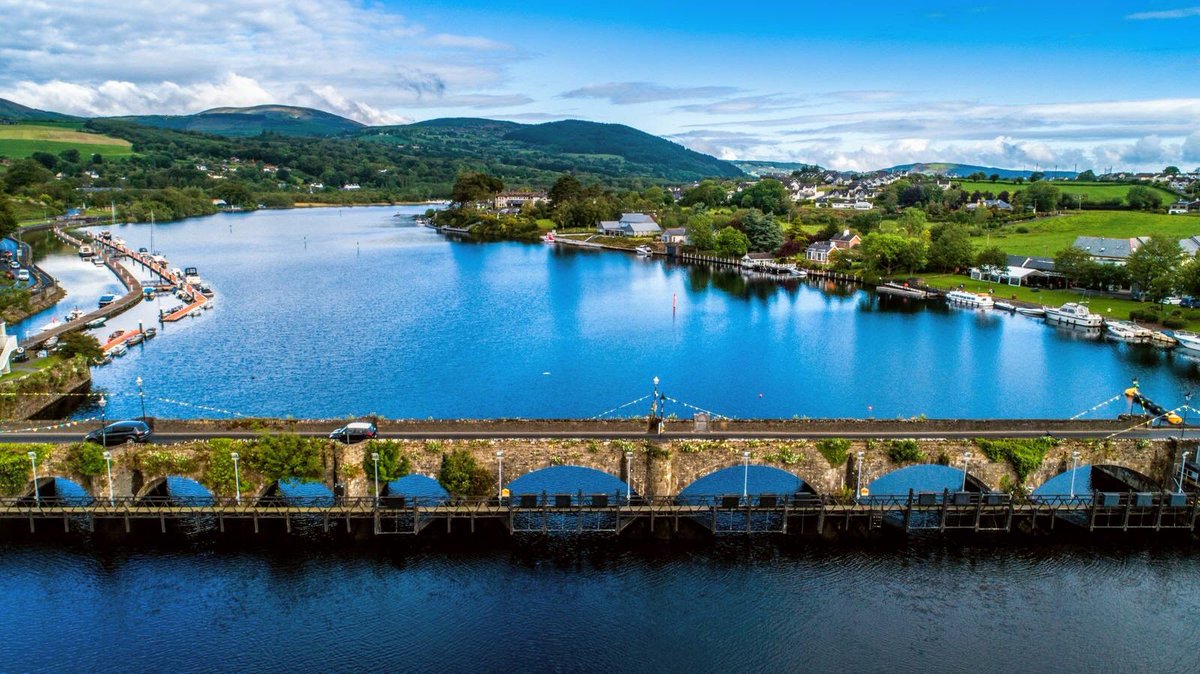 We love it’s rolling hillsides and calm sheltered waters of Lough Derg and the River Shannon #Clare #KeepDiscovering ⛴