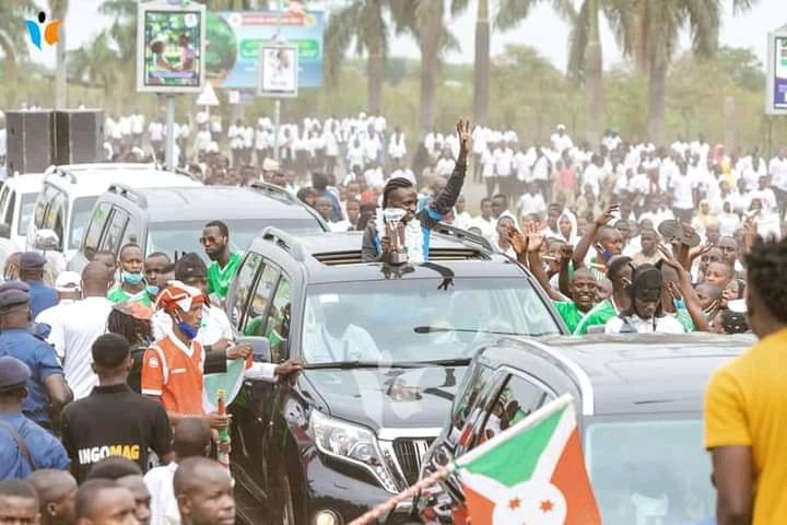 fleurydavid9's tweet photo. Turamwishimiye #FaraWacu 🥳❤🇧🇮
#BurundiExcellence https://t.co/ocnI2HE0hi