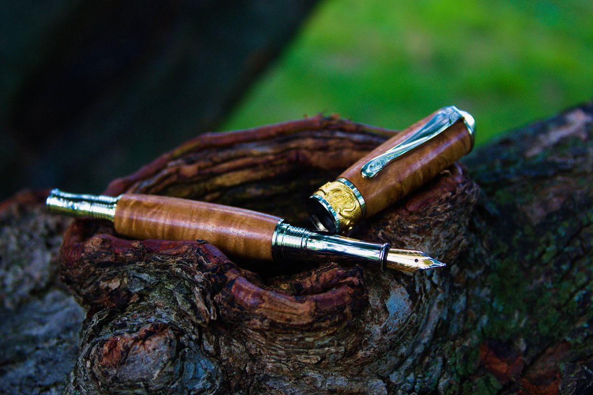 RedReedWoodWork's tweet photo. Not much to say about these fountain pens... check them out for yourself! >>> https://t.co/sCTN8hzIUH #burl #pen #fountainpen #penpal #journal #shopsmall #giftideas https://t.co/bSnOGKVdAQ