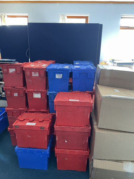 Today is the last day to register your KS2 child for a free book to collect from us during #LibrariesWeek. Here they are ready for distribution. Make sure you sign up because if I don't get these shifted I'm in trouble as there are c.4k book here!
literacytrust.org.uk/communities/su…