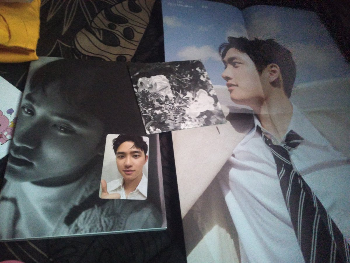 Ctinny27's tweet photo. I received this today 😍 Thank you po @mekk04 and @_4THELOVEOFEXO for this non-profit go. Medyo nalungkot lang ako sa poster 😭 Dapat pala kumuha ako poster tube. Anywei the album is in good condition naman. Thank you again :) https://t.co/ziKyvHR7O0