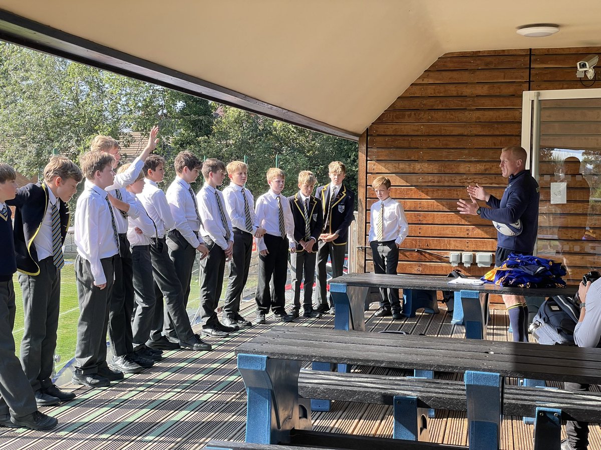 1st team shirt presentation ahead of their first fixture  🏉 <a href="/DaveniesSport/">Davenies Sport</a> #rugby #rugbymatch #rugbyteam #team #teammates #engageinspirechallenge