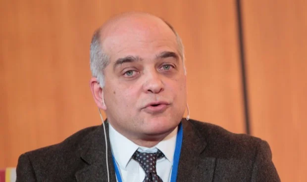 Dr. <a href="/JAVargas_/">Juan Antonio Vargas Núñez</a>, internista SEMI y presidente Comisión Nac. Especialidad #MedicinaInterna, en <a href="/RedaccionMedica/">Redacción Médica</a>: "La pandemia #COVID dejó clara la necesidad de contar con plantillas adecuadas en las que los #internistas hemos tenido un papel destacado" cutt.ly/ZEjjtFI