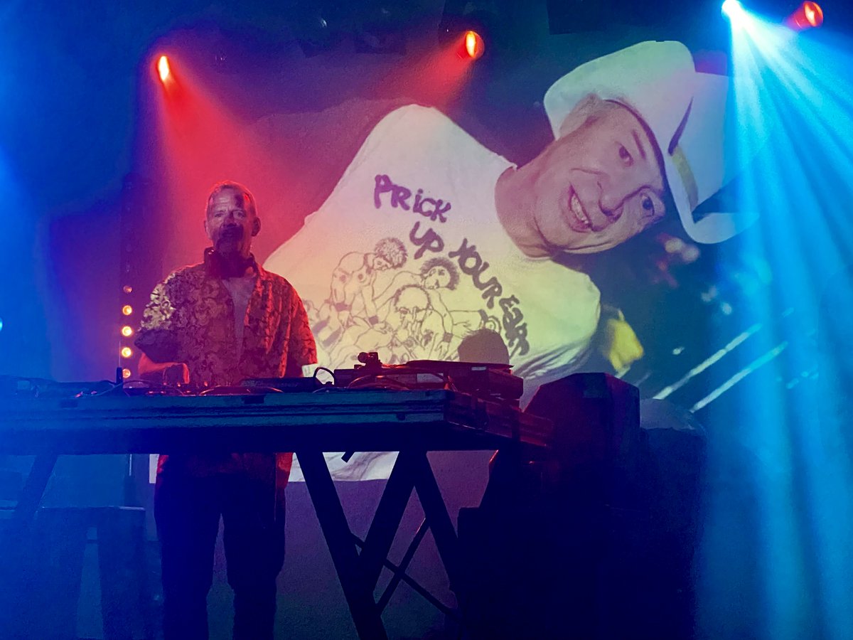 marcthevet's tweet photo. Proper hat-filled send-off for #Brighton legend Derrick Furnival last night. A true gent, one of the kindest people I've ever met &amp; massive dog-lover too. Will be missed by so many. Great catching up with @mrstevemac &amp; brilliant last set by @FatboySlim as always :) #RIPDerrick https://t.co/XUqmBuJfrg