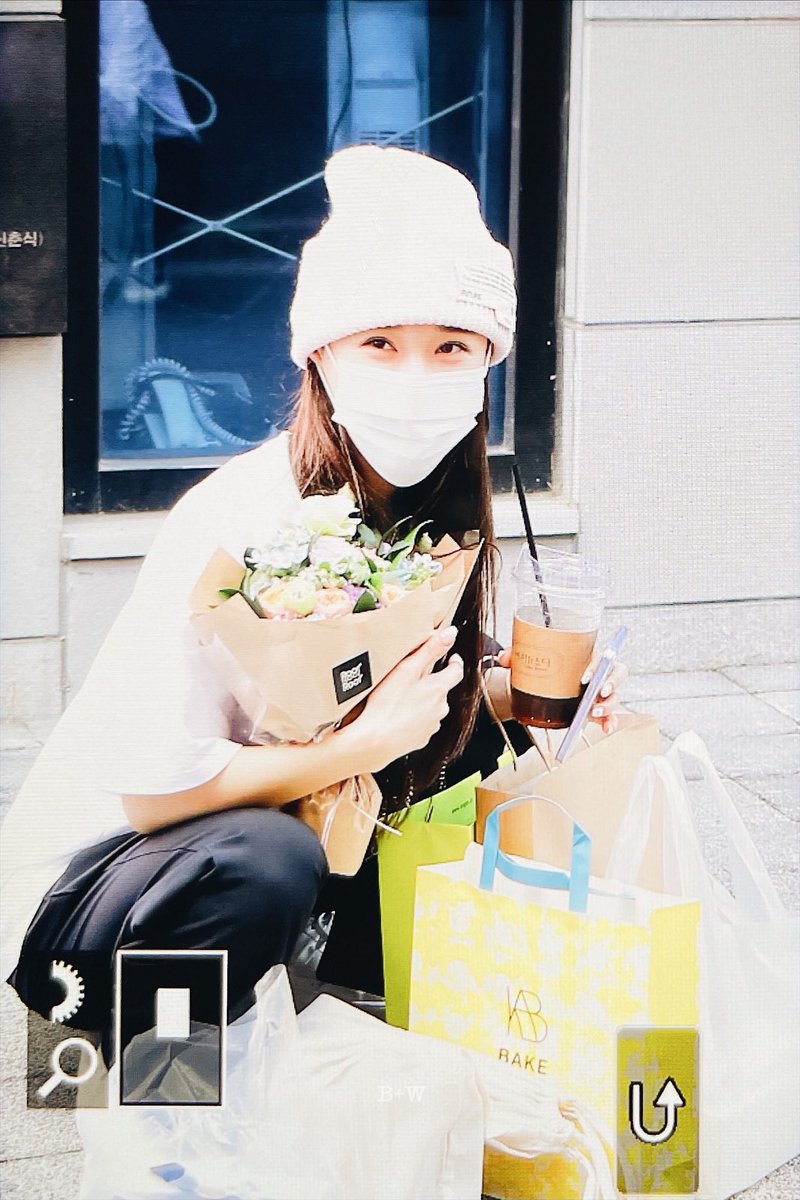 bluewhite97's tweet photo. 사랑만 받아 깡아지야💜
#로잘린 #Rozalin https://t.co/YZjoCzqzZf