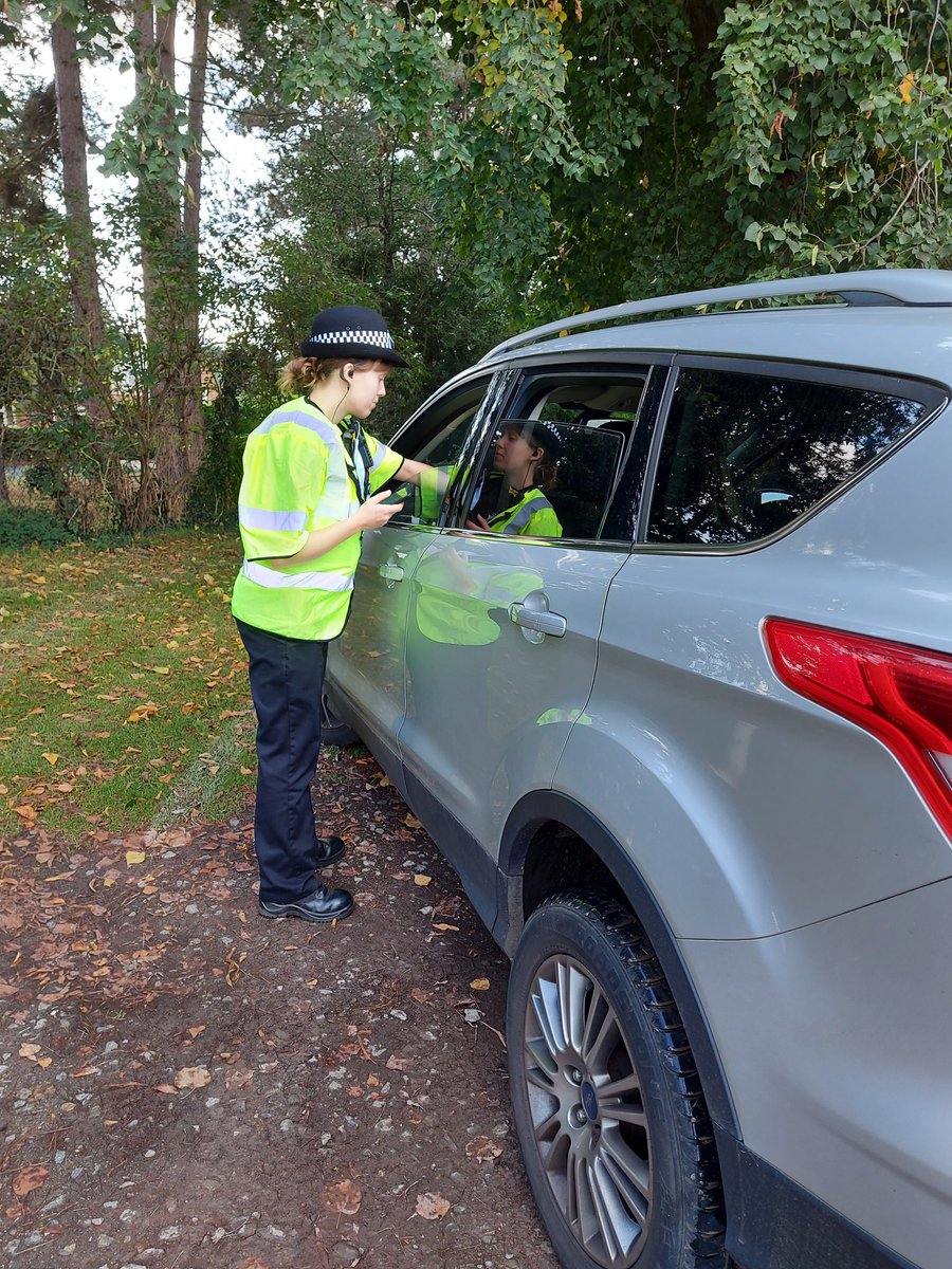 You asked for #speed checks along Church Road, #Gosfield and we delivered. PC Laura Barlow and I checked 100 vehicles...
Results; 
3 x verbal warnings
1 x speed awareness course
2 x penalty tickets issued

#YouSaidWeDid
#ProtectingAndServingEssex
#SL700