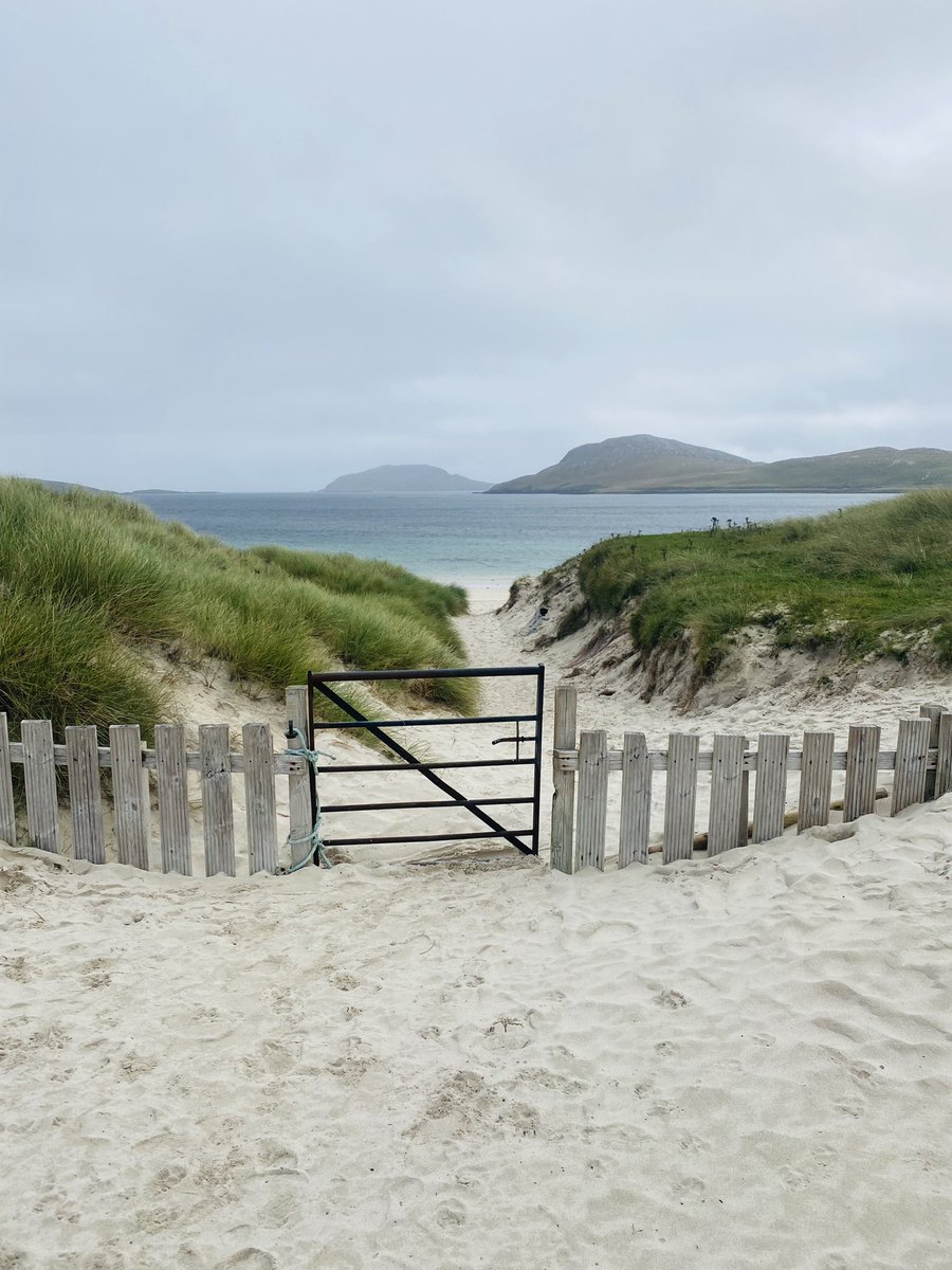 Plummie2's tweet photo. Great day on the Isles of Barra and Vatersay yesterday. It’s like stepping back in time. On a side note, I’m loving how everyone waves to one another, no matter where you’re from 👋🏻

#OuterHebs #Barra #Vatersay #Friendlyfolk https://t.co/2WlIW82l1y