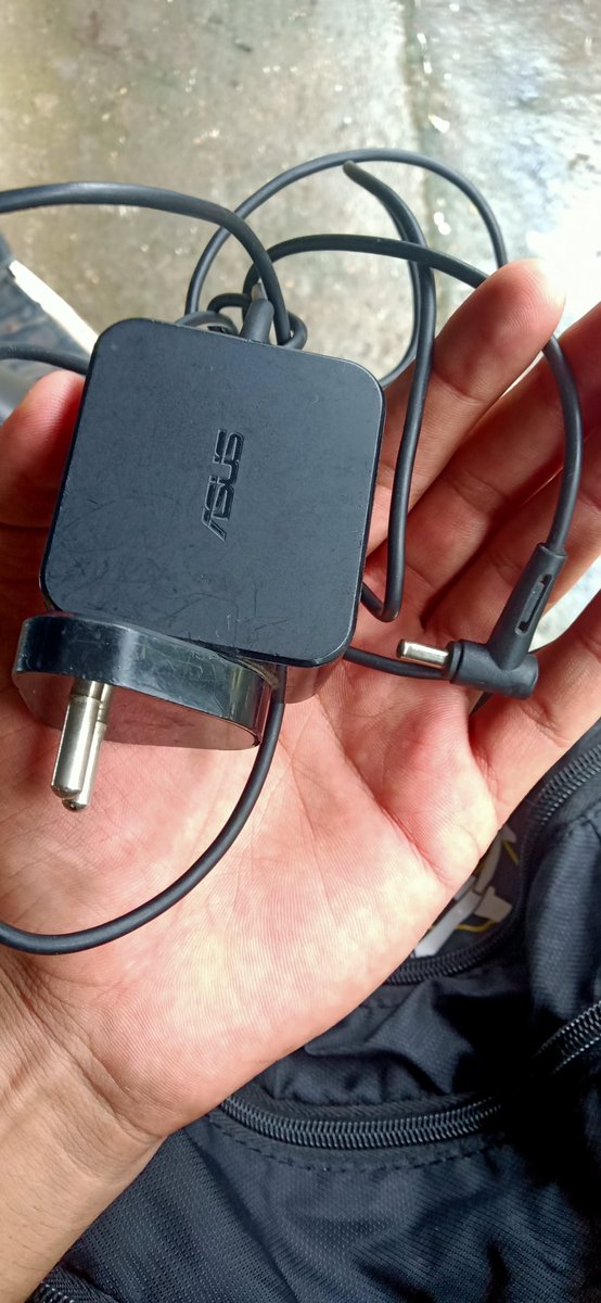 umeshinde1's tweet photo. @ASUSIndia Want to buy laptop charger online..confused about compatability..Could you please check Specifications of both chàrgers...So I can buy it from Amzon...Or please send me buy link to charger for Asus A553S https://t.co/hkKKgnYYK4