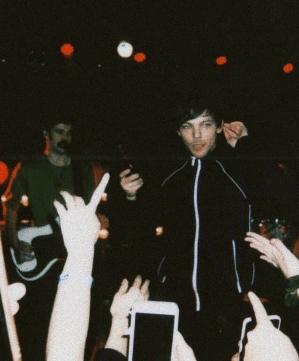 ୨୧ h&l daily (@daiiylarry) on Twitter photo 