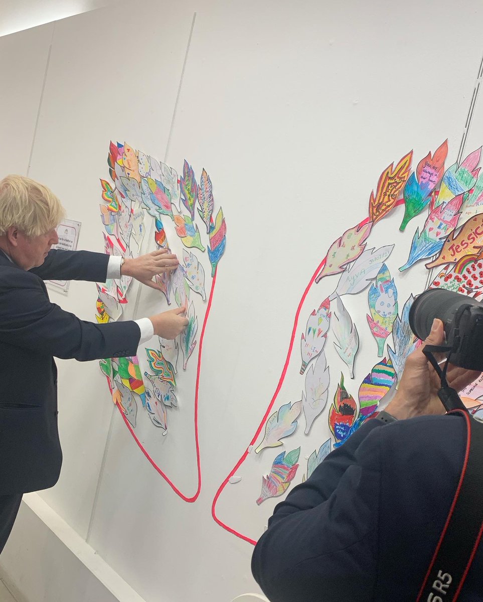 haloplaycafe's tweet photo. A recent visit by PM @BorisJohnson  to find out more about the work done at @haloplaycafe and @Halo_Children  in the community, supporting families with bereavement 🌈👼🏽 #hillingdon #charity #haloplaycafe #halochildrensfoundation #playcafe #community #thechimes https://t.co/AV4ZBJtBxO