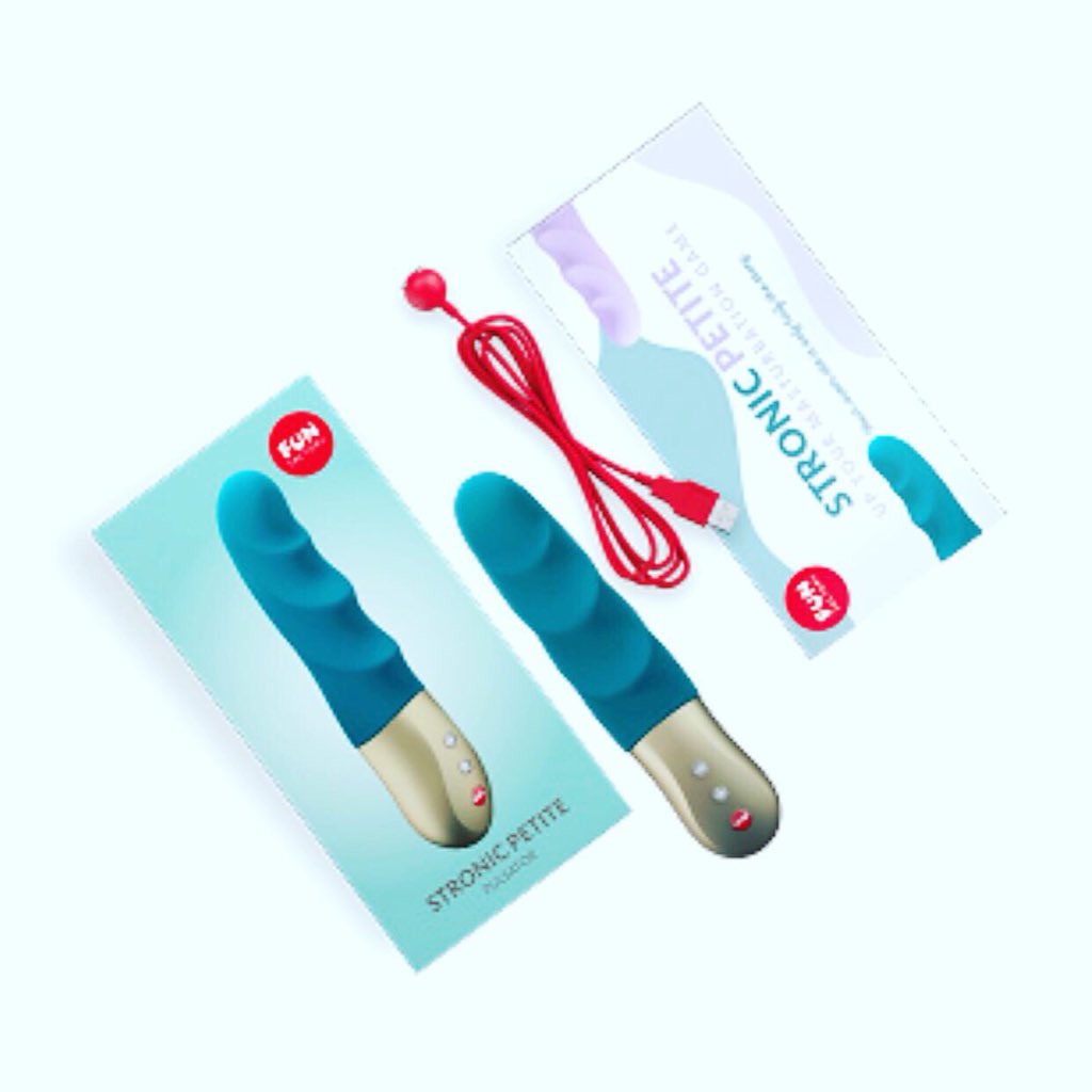 4bidnfrt's tweet image. The smallest and lightest pulstator by Fun Factory, Stronic Petite thrusts all by itself for hands-free fun. #stronicpetite #minipulsator #handsfreefun #strongmotor #hypoallergenic #taperedtip forbiddenfruit.com.au/fun-factory-st…
