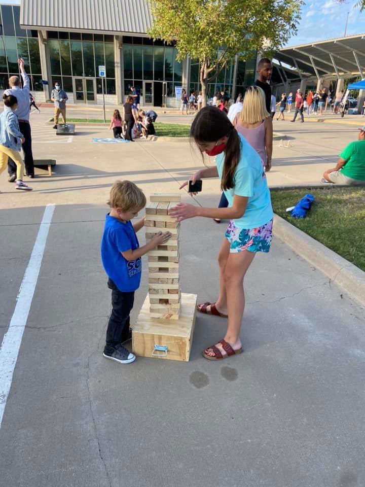 amymillercfb's tweet photo. Great Back to School Bash at Country Place! Our PTA transformed our original bash to one that fit the needs of the times! @cpe_eagles @CFBISD @DrChapmanCFBISD #eaglefamiliessoar https://t.co/XMBLIXPsob