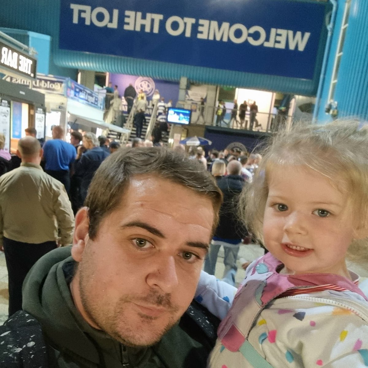 Hinchy91's tweet photo. @QPR She had a great time 🔵⚪🔵⚪ https://t.co/JFD3QWBcxf