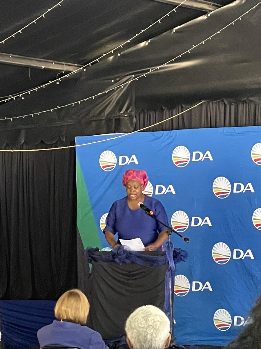 The guest of honour has taken the stage. Ekurhuleni’s next mayor, <a href="/RefiloeNtsekhe/">Refiloe Ntšekhe MPL DA</a> says she’s about bringing real change to the people of Ekurhuleni. #Refiloe4Mayor