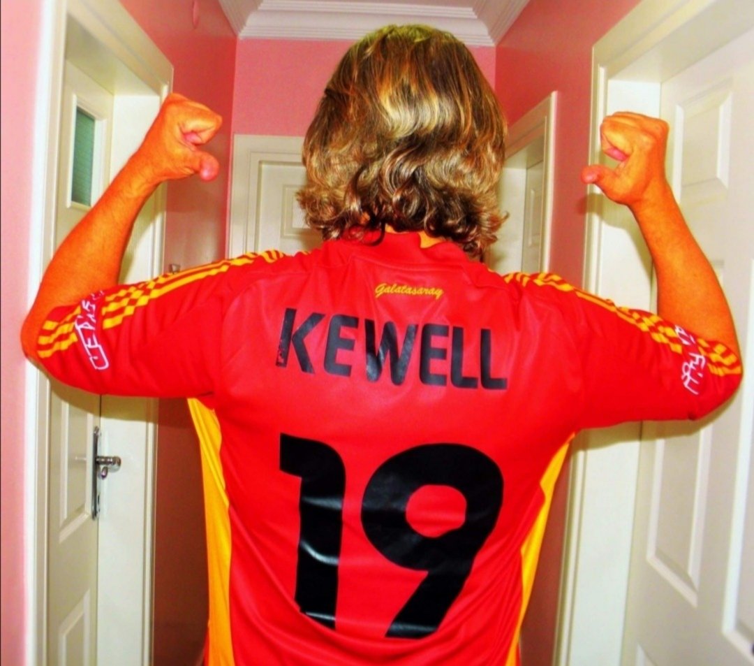 Happy birthday Harry Kewell.       