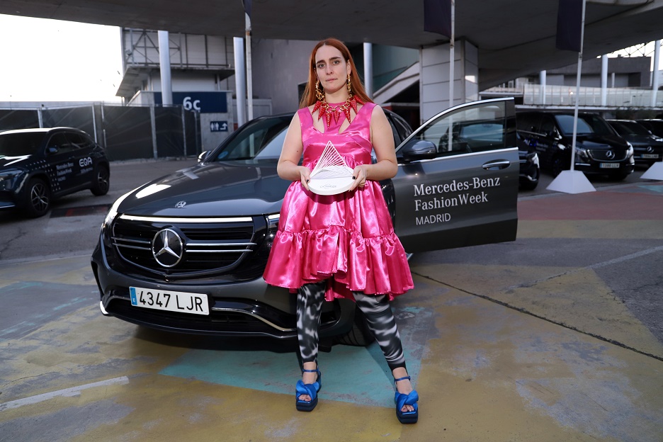 informavalencia's tweet photo. La valenciana @404studioes gana 18ª edición de la Mercedes-Benz Fashion Talent  https://t.co/bmUepTWqe0 https://t.co/YFnvr6QCSL