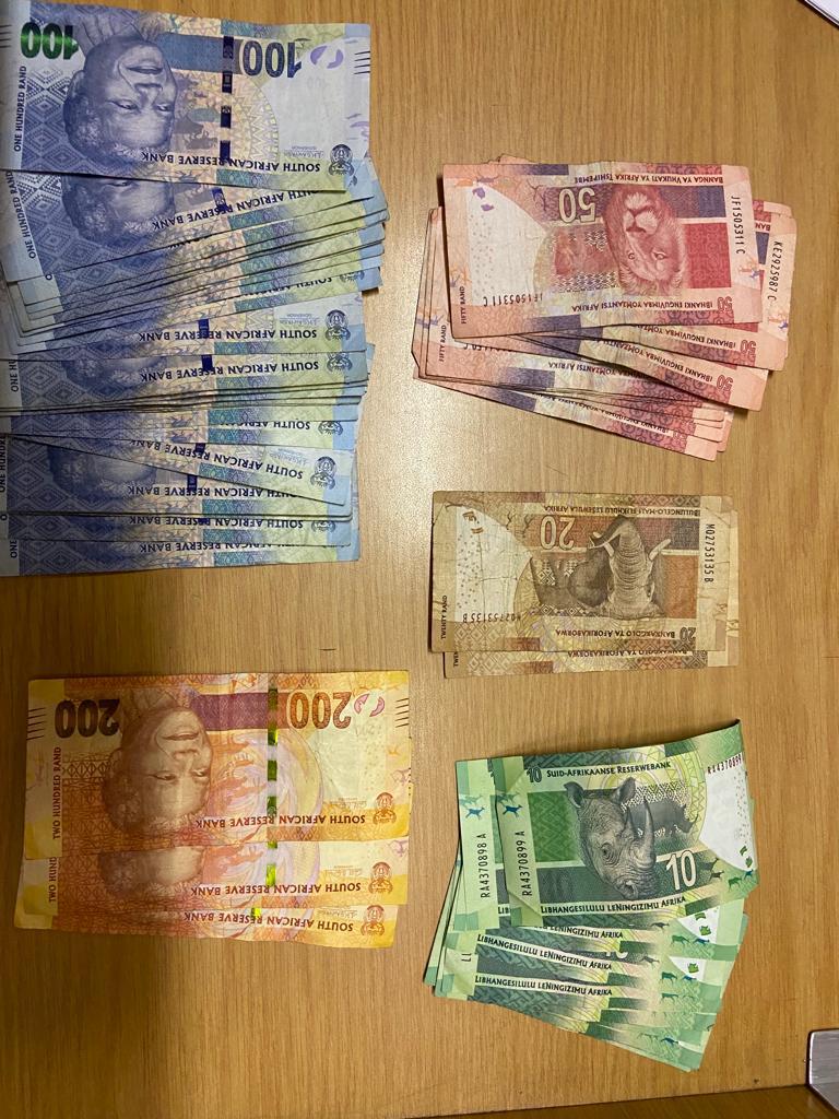 SAPoliceService's tweet photo. #sapsKZN Intell driven op conducted by Pietermaritzburg #K9Unit and Mountain Rise police led to the arrest of 3 suspects aged between 21 and 31 on 21/09 for dealing in drugs and possession of illegal substances. #DrugsOffTheStreets ME
https://t.co/SXvv4Bl2Kh https://t.co/TlW2Tq9SHn