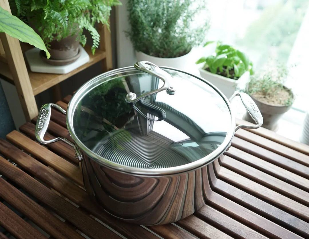 What a stunning shot of this Circulon stock pot! Cookware that’s a delight to look at AND cook with 😍

📸mini__ange