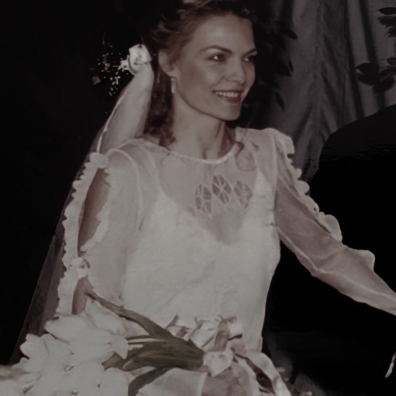 PHANTOMBEAUT's tweet photo. ⠀
꧁ And still, she waits,
⠀ ⠀ ⠀ ⠀ ⠀ ⠀ ⠀ ⠀ ⠀ and waits, and waits… ꧂

𝓹ortrayal⠀of⠀Disney’s
Phantom   Manor   bride
Melanie Ravenswood. ☦︎︎
Desc. Lit. MV.  Planned
𓂃 𓏲ꪆ ˒   ship. || ↻ + ♥︎?
⠀ https://t.co/E78fo9ngtX
