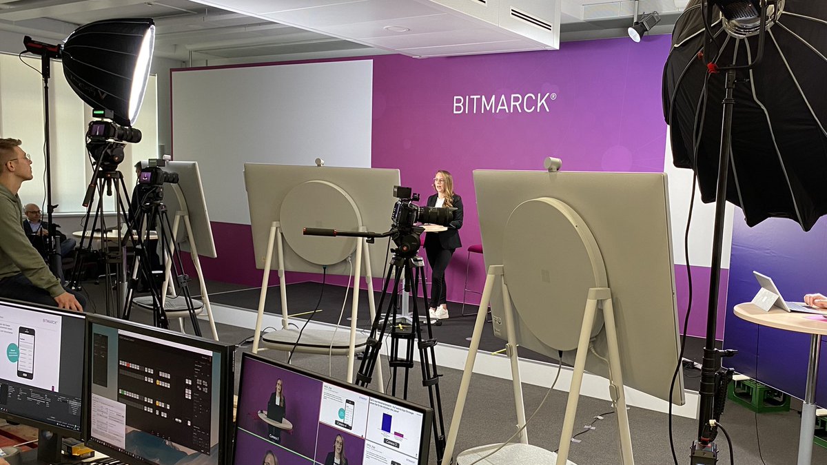 Team_BITMARCK's tweet photo. Willkommen zurück aus der Mittagspause! „Vom Papier zum #digitalen Vorgang“ lautet der Titel des nächsten Vortrags. Jill Hemmerich, Jörg Staege und Stefan Scholten stellen #bitGo_App, #bitGo_Web und das #OZG vor. https://t.co/k4dLefyQxn