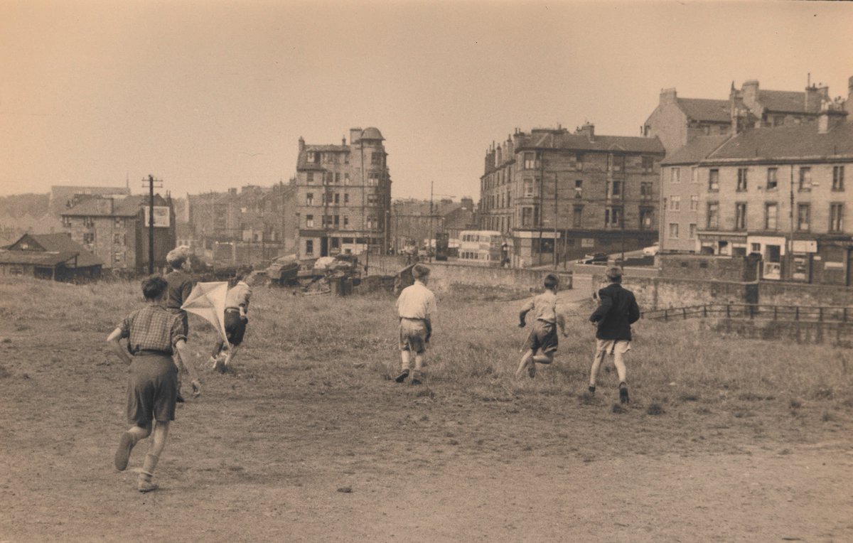 Great photo of boys playing in #Glasgow: Collina Street, Maryhill, August 1958

Archive ref: D-PK13/18
