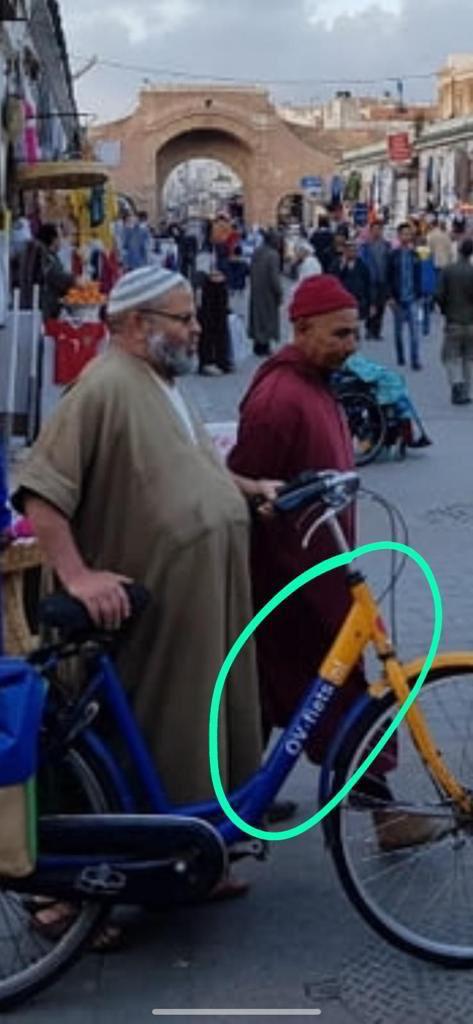 BergsmaGert's tweet photo. Grappig de fiets is weer van stal gehaald, dat duurde best lang Niemand weet hoe die fiets daar komt ahhahahahha precies de reden dat deel van NL dom en arm blijft #opkoper https://t.co/TDSgSYxmZG