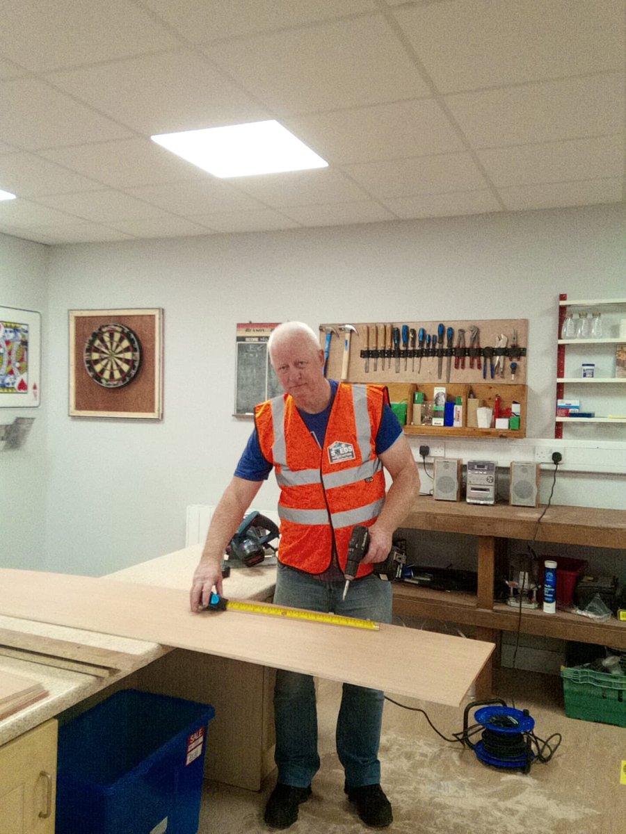 GreineLus's tweet photo. Thank you so much to a number of members from the  Granard Mens Shed who has been supporting the Art Group in cutting up materials this morning. 

#Manyhandsmakelightwork
#workingtogether
#supportingoneanother
#communityspirit https://t.co/trxzLTfRtK