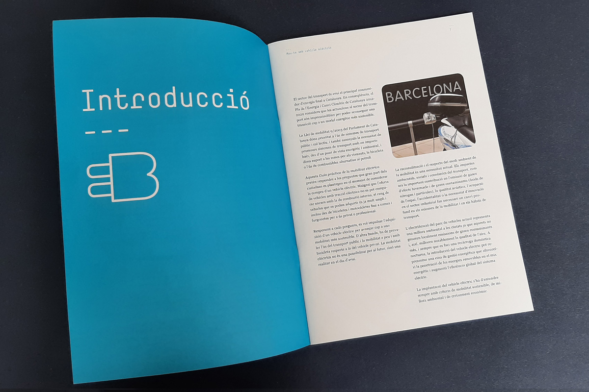 begrafstudio's tweet photo. 📕 Presentem mou-te en vehicle elèctric, Guia pràctica de la #mobilitatelèctrica. Projecte #editorial publicat per @liveprojectbcn i que té per objectiu impulsar la mobilitat sostenible a Catalunya.♥️Avui 22/10 cloenda de la #setmanaeuropeadelamobilitat. 👉https://t.co/1Ttx8kz3hy https://t.co/RUHzjFBcAu