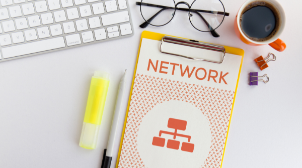 It's officially the first day of fall! 🍂🌿

You know what that means? 

Cozy sweater weather and stressed out students juggling assignments &amp; tests!😅🎒

Visualizing your career goal is hard right now, but talking to mentors with your dream job helps: bit.ly/2XF8UdD