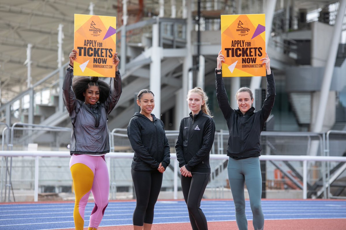 LynnHarland2's tweet photo. Great experience for Amy meeting Laura Muir and Kadeena Cox at the new warm up track at the Alexander Stadium @lauramuiruns @kad_c @HA_SportsDept @birminghamcg22 https://t.co/612vfEGL8K
