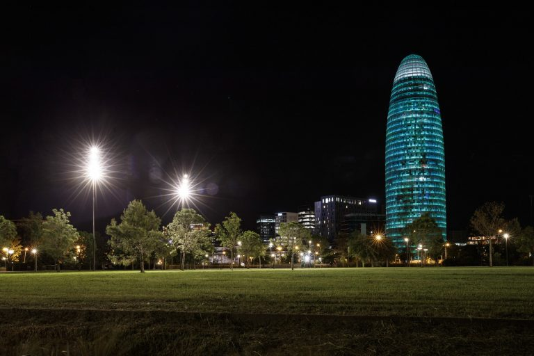 farmaceuticsbcn's tweet photo. 🟢 La Torre Glòries de Barcelona es torna a il·luminar de verd la nit del 22 de setembre [20-23:59 h], amb motiu de les celebracions del pròxim Dia Mundial del Farmacèutic.
#DMF2021 
#SocFarmacèutica
#SocFarmacèutic
ℹ️ https://t.co/hsKq2n6Y4b https://t.co/uVPyRiiZii