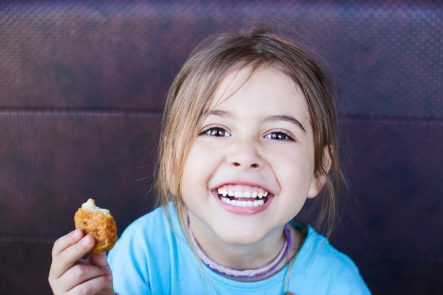 Fussiness is normal in young children, but if you’re concerned, here are some ways you can help a picky eater feel more comfortable with food. #klaschoolsofnaperville #eatinghealthy